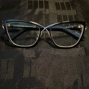Tom Ford Elegant Women’s Black Cat-Eye Glasses